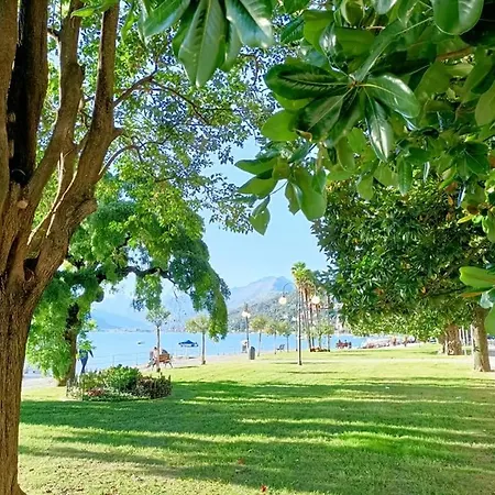 Residenza Silvana B Giardino On The Ground Floor With Parking شقة