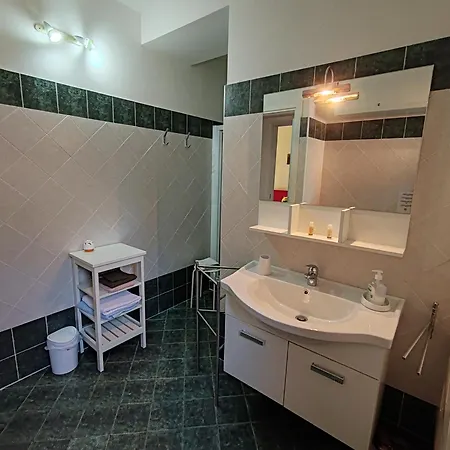 Residenza Silvana B Giardino On The Ground Floor With Parking *